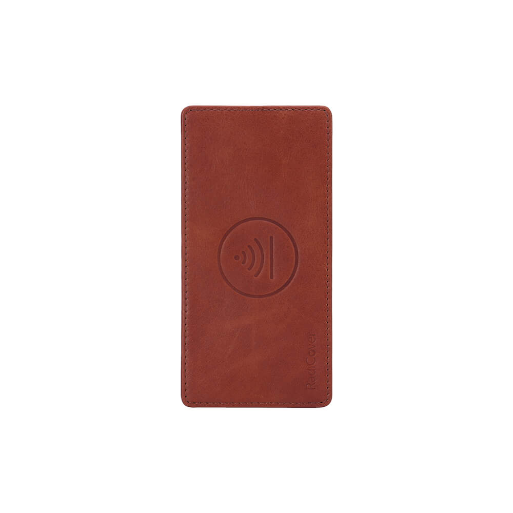 Radicover Pocket Guard - Universal 6,4 brun läderplånbok med kontaktlös symbol, mot vit bakgrund.