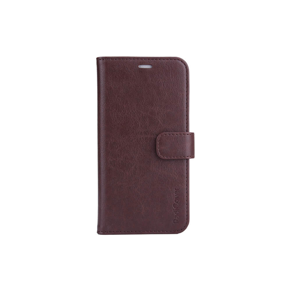 Radicover Fashion Wallet för iPhone 13: brunt veganläder, RFID-skydd, magnetstängning; visas på vit bakgrund.